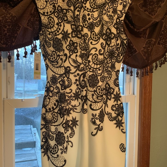 R&K Black/Ivory dress with lace design - Picture 2 of 5
